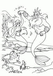 Ariel balla con suo padre Tritone in fondo al mare